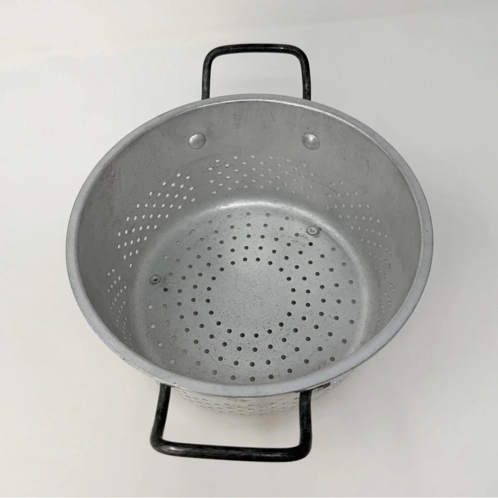DO NOT PURCHASEVintage Royal Chef Aluminum Colander USA Strainer Farmhouse Rusti